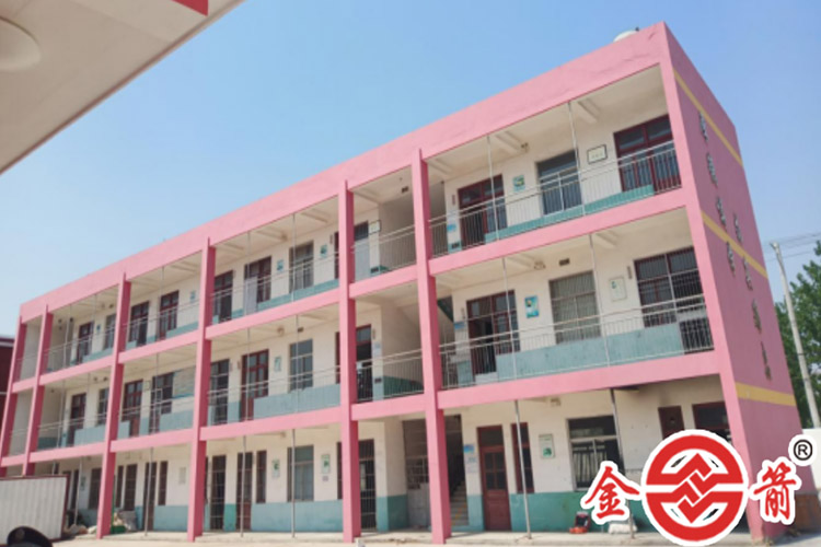 滕州市东沙河镇堌堆小学北教学楼南立面照片